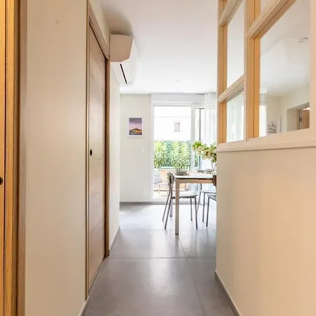 At In Clermont, Place De Jaude