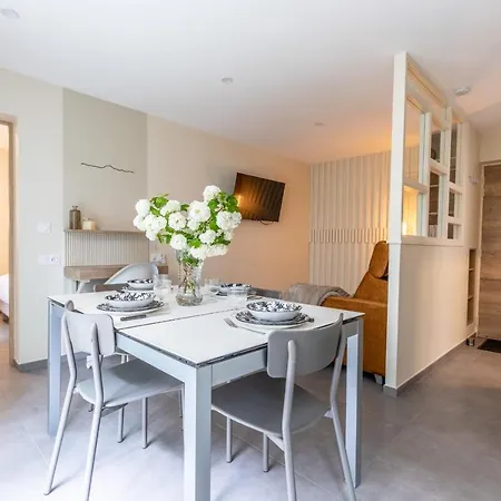 At In Clermont, Place De Jaude