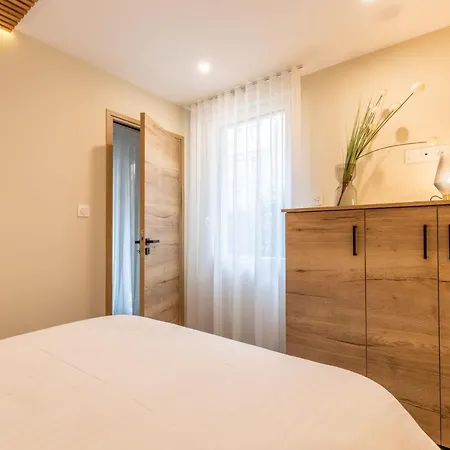 At In Clermont, Place De Jaude קלרמונט-פרנד