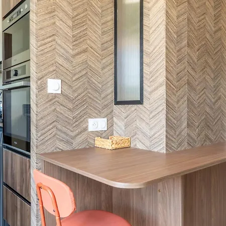 Apartment At In Clermont, Place De Jaude *