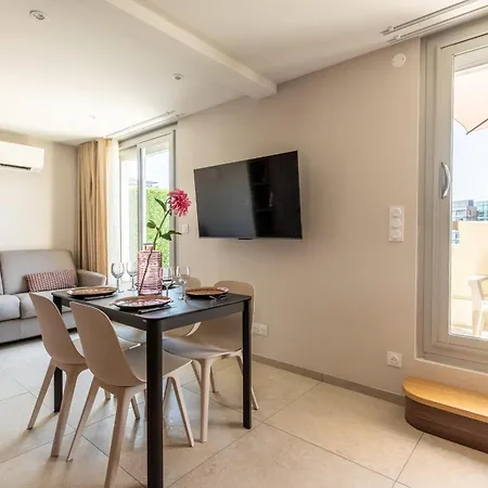 At In Clermont, Place De Jaude