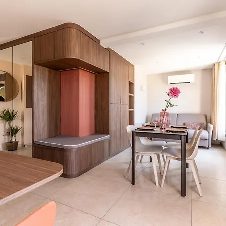 Apartment At In Clermont, Place De Jaude *