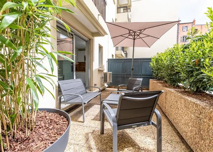 Апартаменты At In Clermont, Place De Jaude Клермон-Ферран