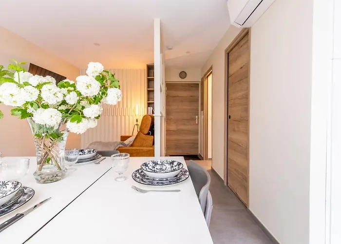 At In Clermont, Place De Jaude Апартаменты Клермон-Ферран