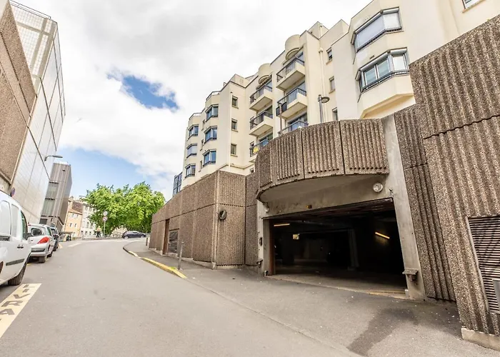 At In Clermont, Place De Jaude Апартаменты