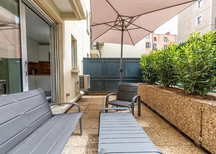 At In Clermont, Place De Jaude Апартаменты Клермон-Ферран