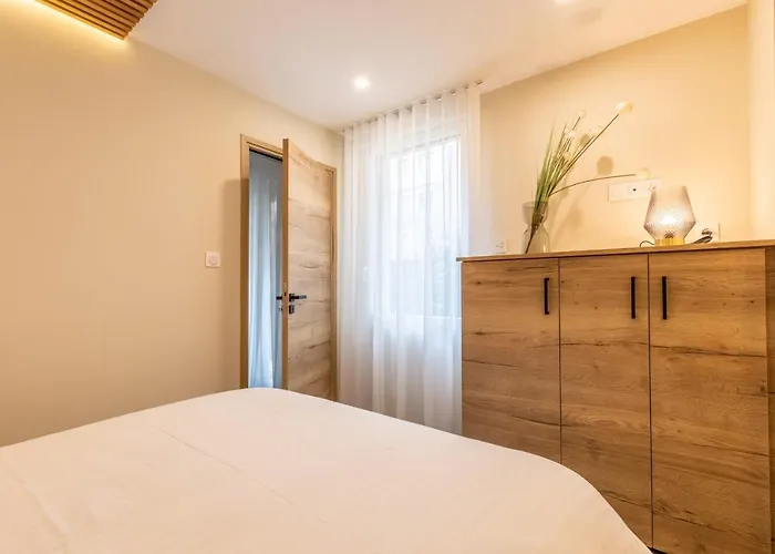 At In Clermont, Place De Jaude Клермон-Ферран