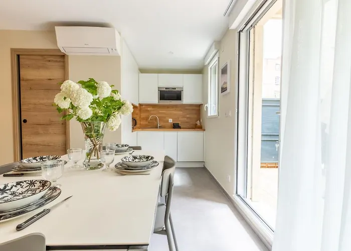 At In Clermont, Place De Jaude *