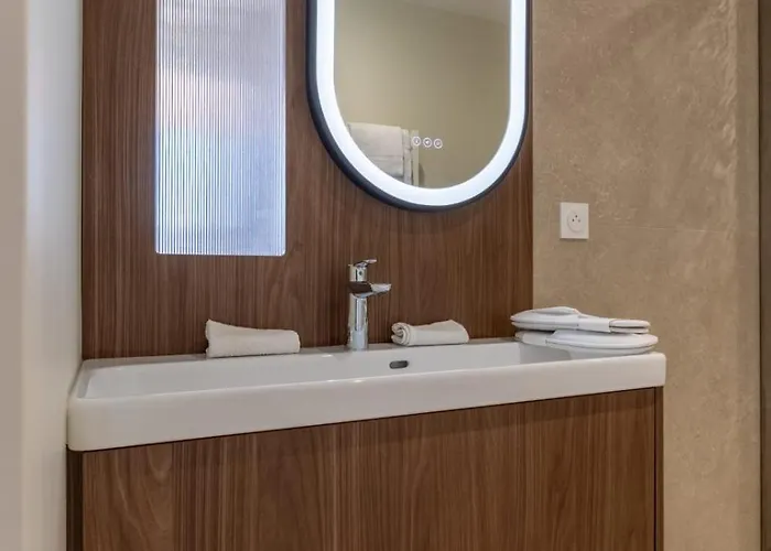 At In Clermont, Place De Jaude * Клермон-Ферран