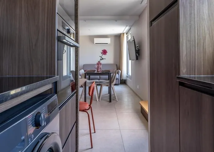 At In Clermont, Place De Jaude *