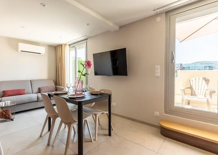 At In Clermont, Place De Jaude